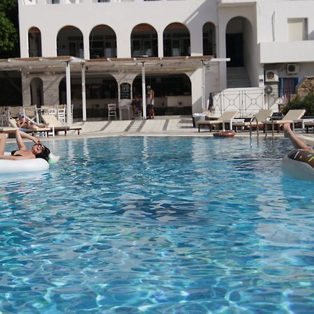 Armadoros Hotel / Ios Backpackers Bagian luar foto